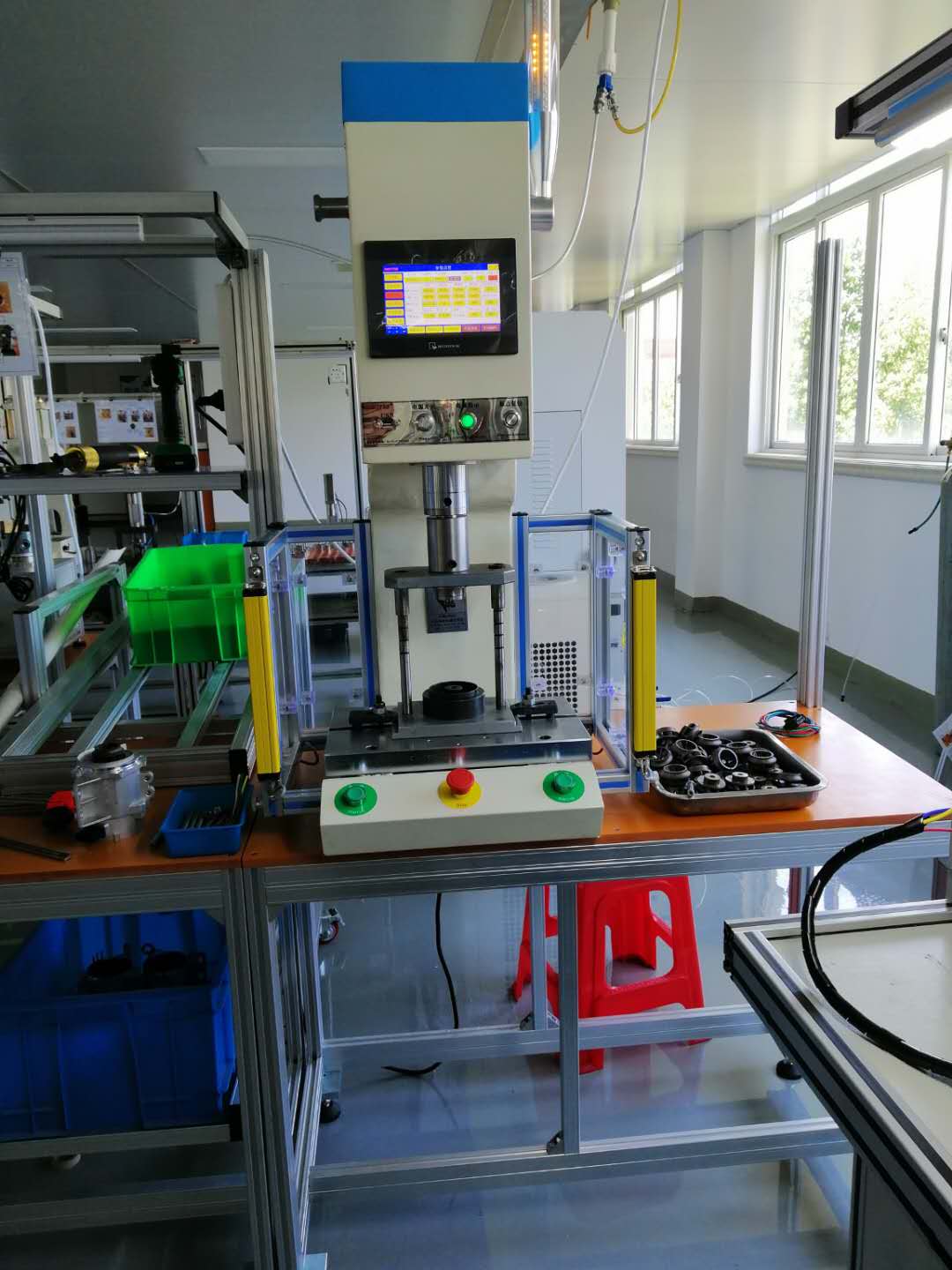 台式伺服压力机